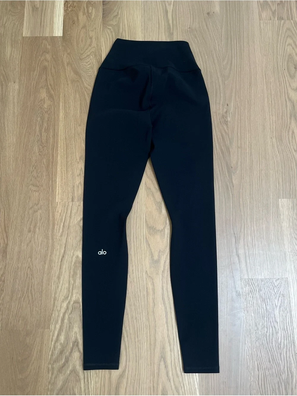 Alo Yoga Womans Ripped Warrior Leggings. High waisted. Size XS